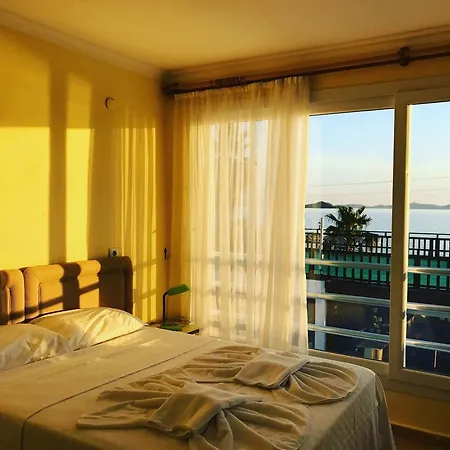 Mandalinci Boutique トゥルグトレイス